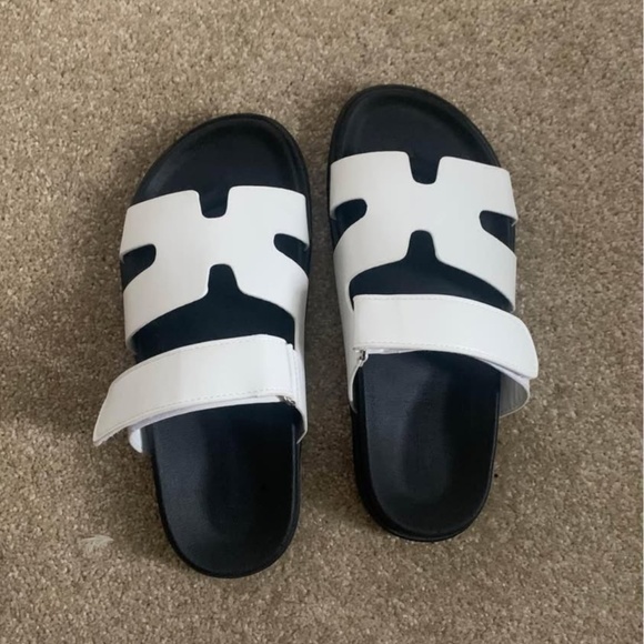 Sandals - Picture 1 of 3